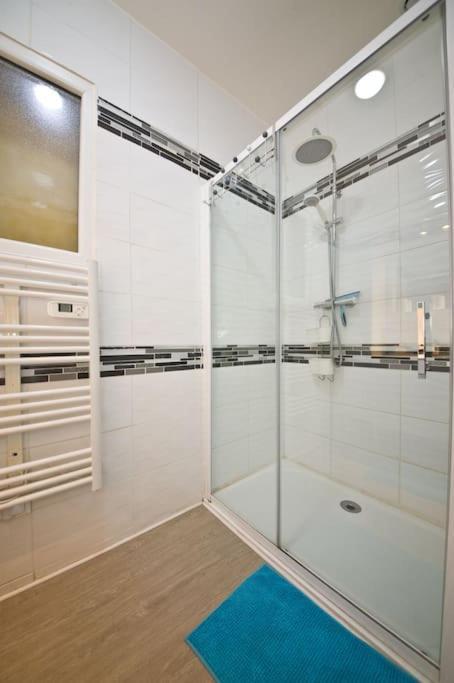 Gite 65 M2 200 M Gare T-G-V 400 M Centre-Ville Grand Parking 250 Places Gratuit Face Au Logement Arras Exterior foto