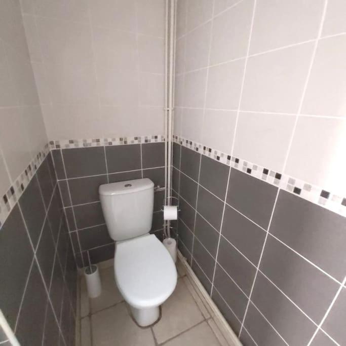 Gite 65 M2 200 M Gare T-G-V 400 M Centre-Ville Grand Parking 250 Places Gratuit Face Au Logement Arras Exterior foto